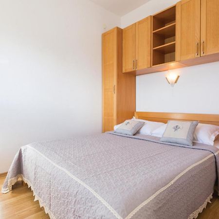 1 Bedroom Stunning Apartment In Makarska Exteriör bild