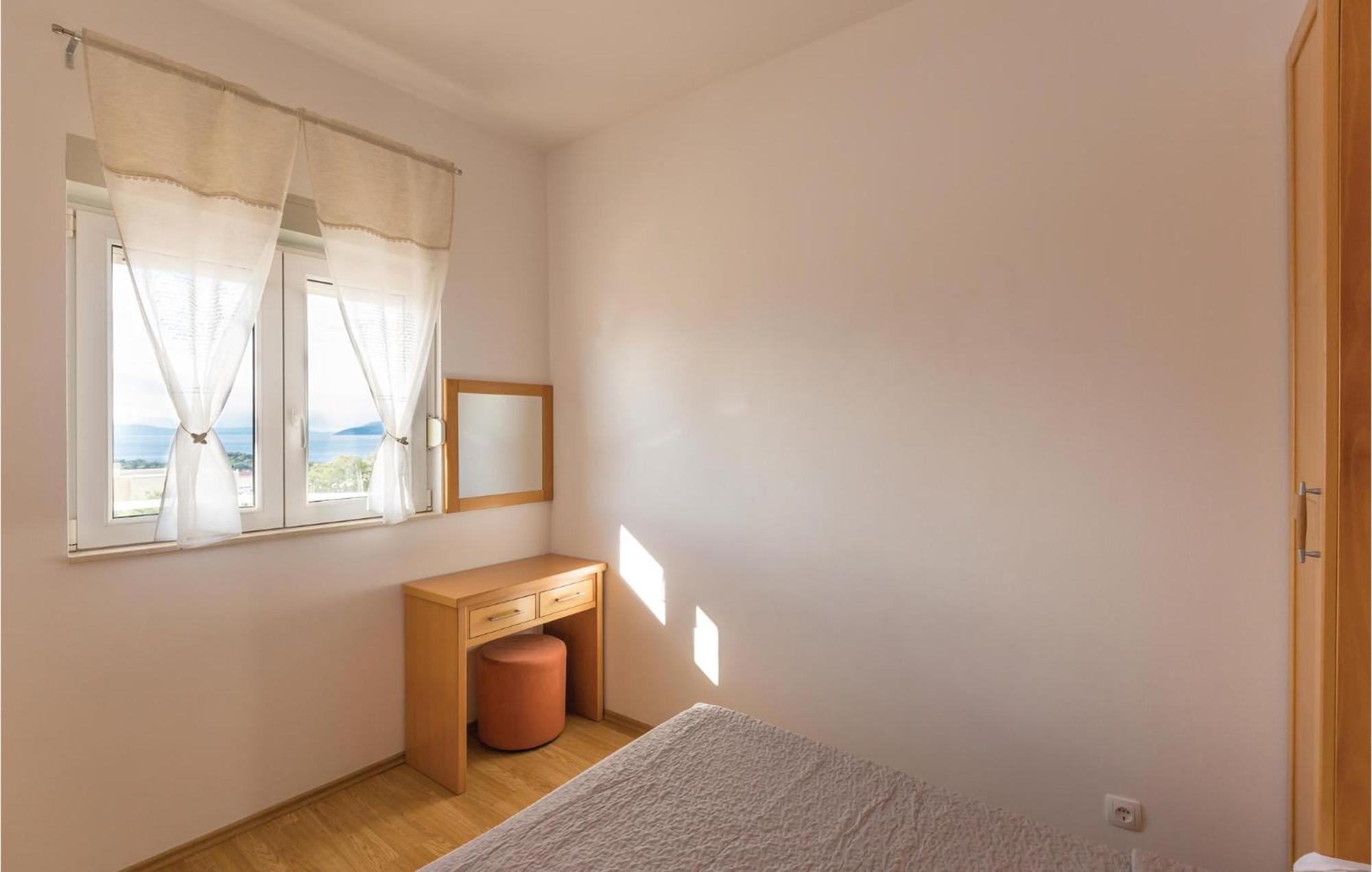 1 Bedroom Stunning Apartment In Makarska Exteriör bild