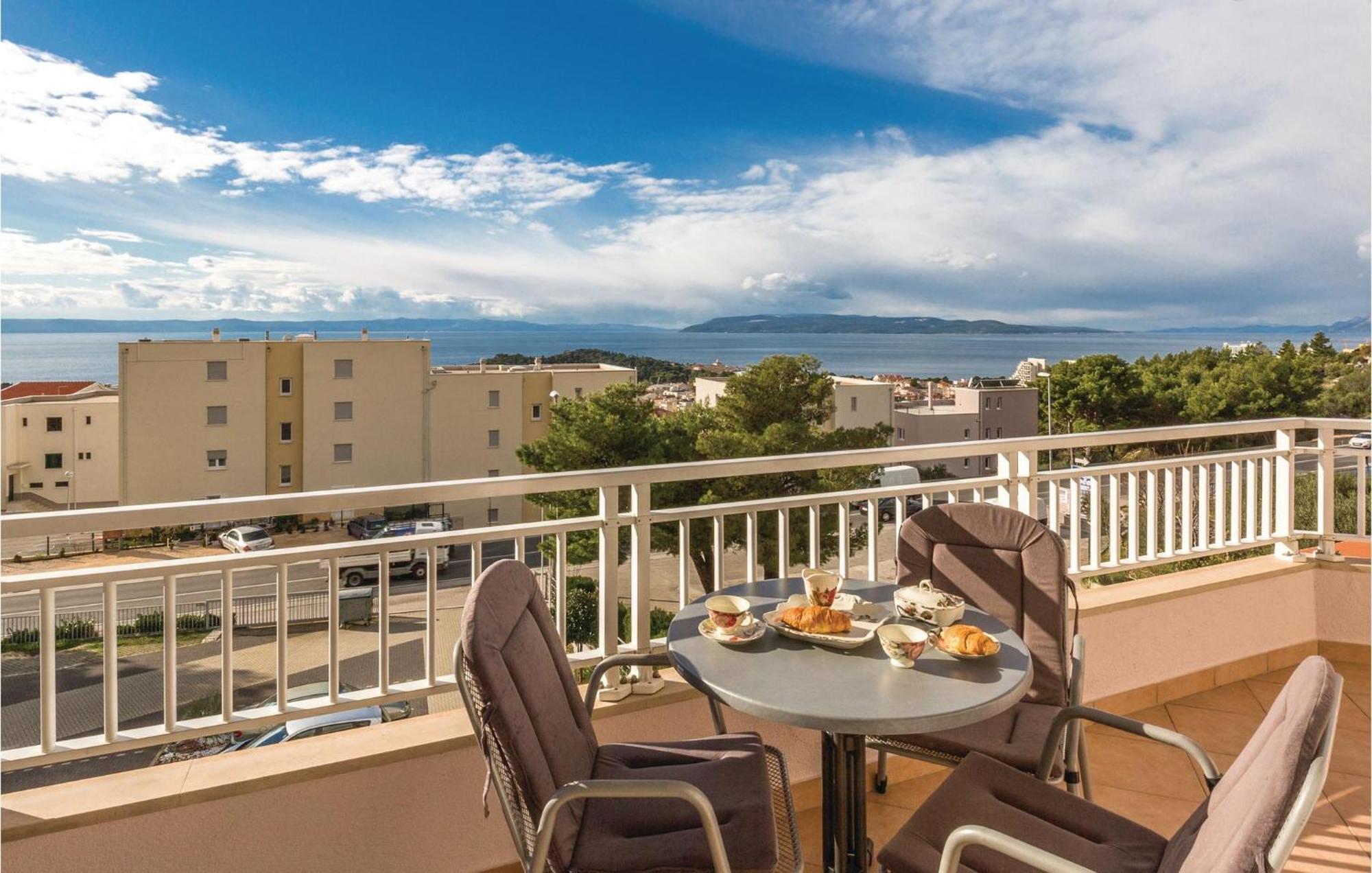 1 Bedroom Stunning Apartment In Makarska Exteriör bild