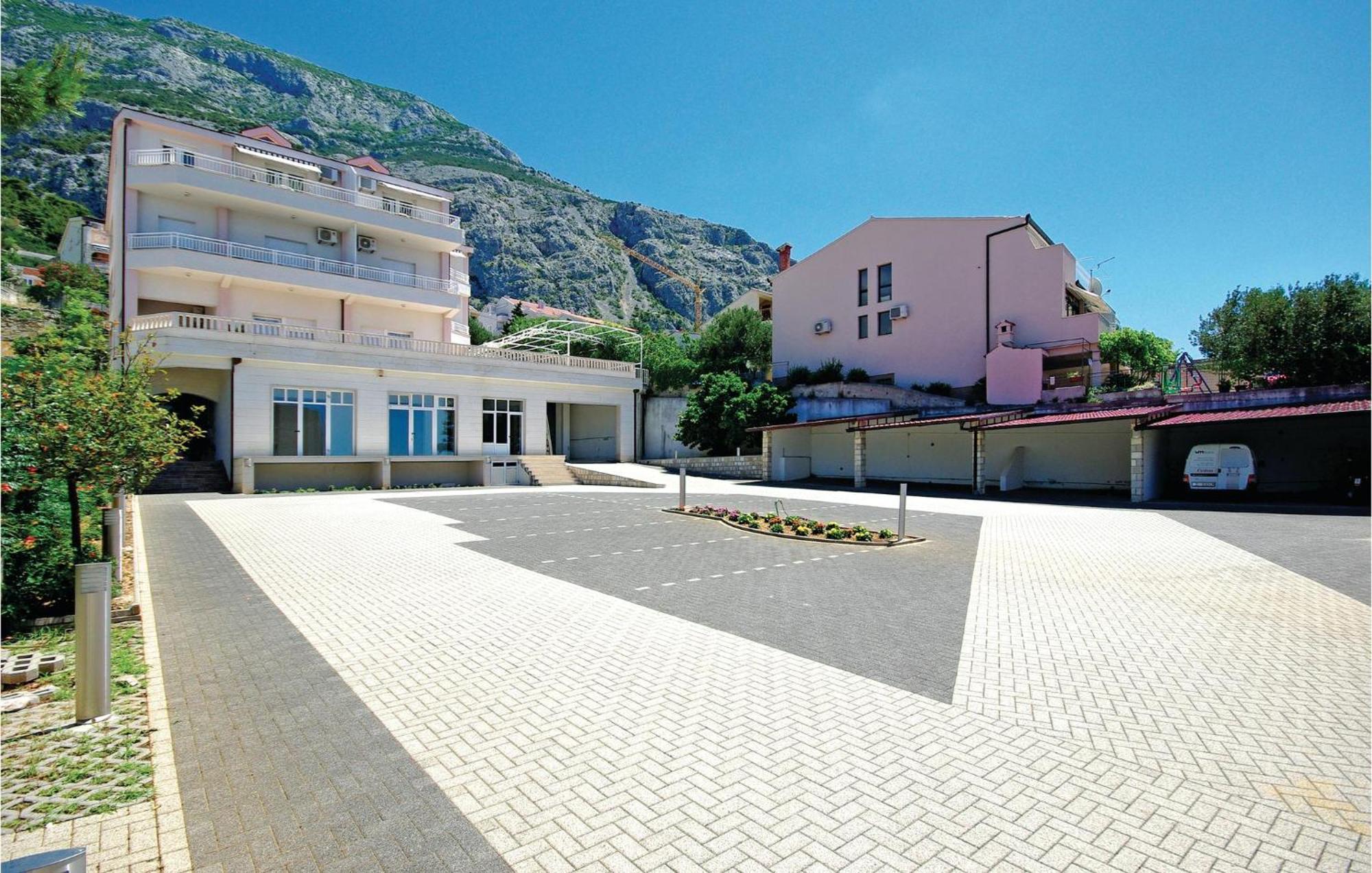 1 Bedroom Stunning Apartment In Makarska Exteriör bild