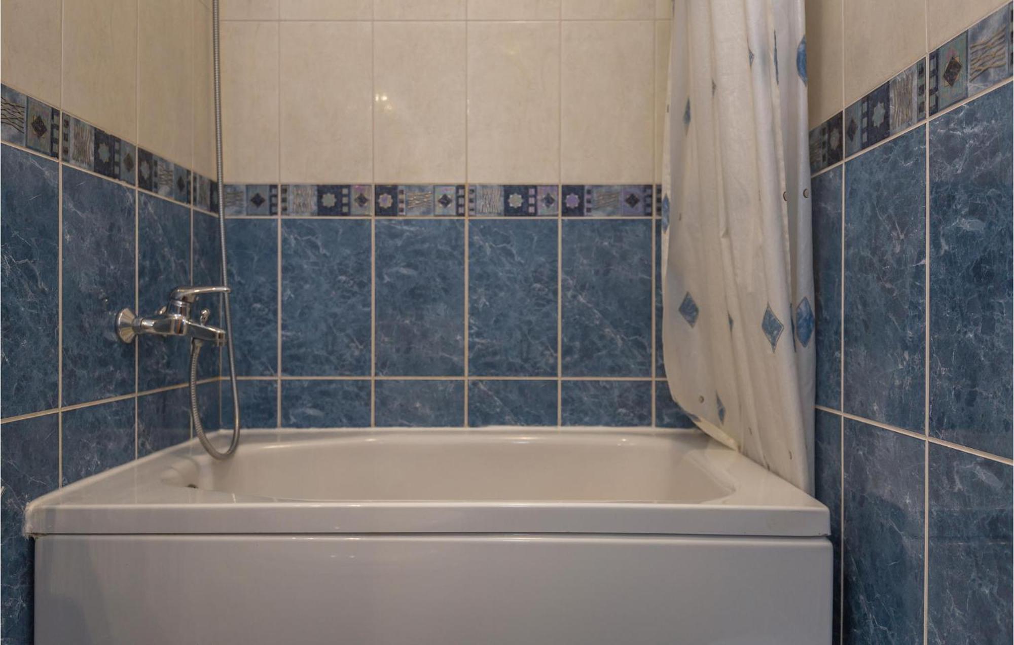1 Bedroom Stunning Apartment In Makarska Exteriör bild